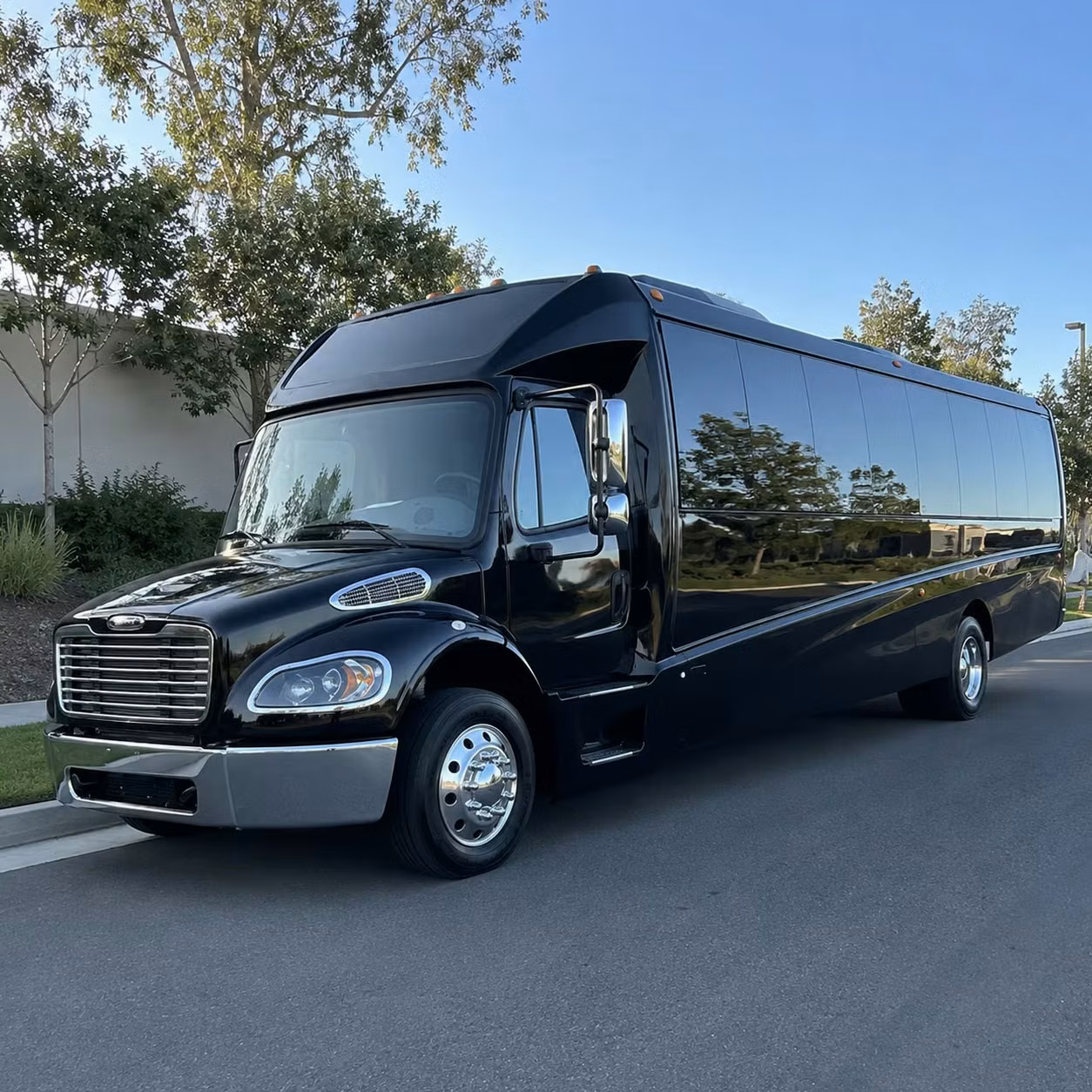 akron 28 passenger minibus rental